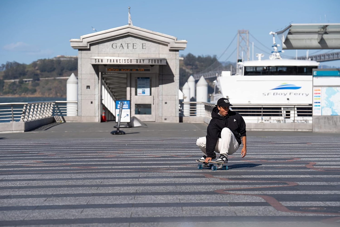 Cruiser - 29"X10" 7-Ply North American Maple Deck, Carving Truck, Fully Assembled, Supports up to 275 Lbs for Surf-Like Carving